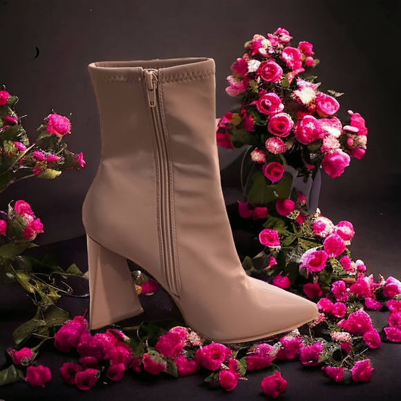 Steve Madden Shoes - Steve Madden Dusty Rose Pink Ankle Boots with Sculpted Heel Size 9 EUC